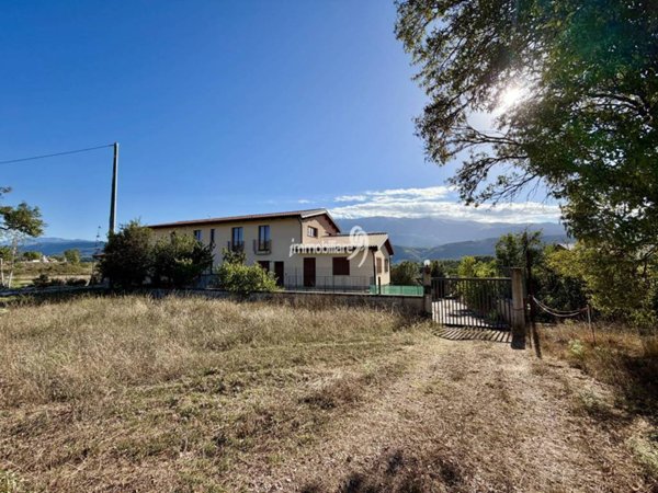 casa indipendente in vendita a L'Aquila in zona San Gregorio
