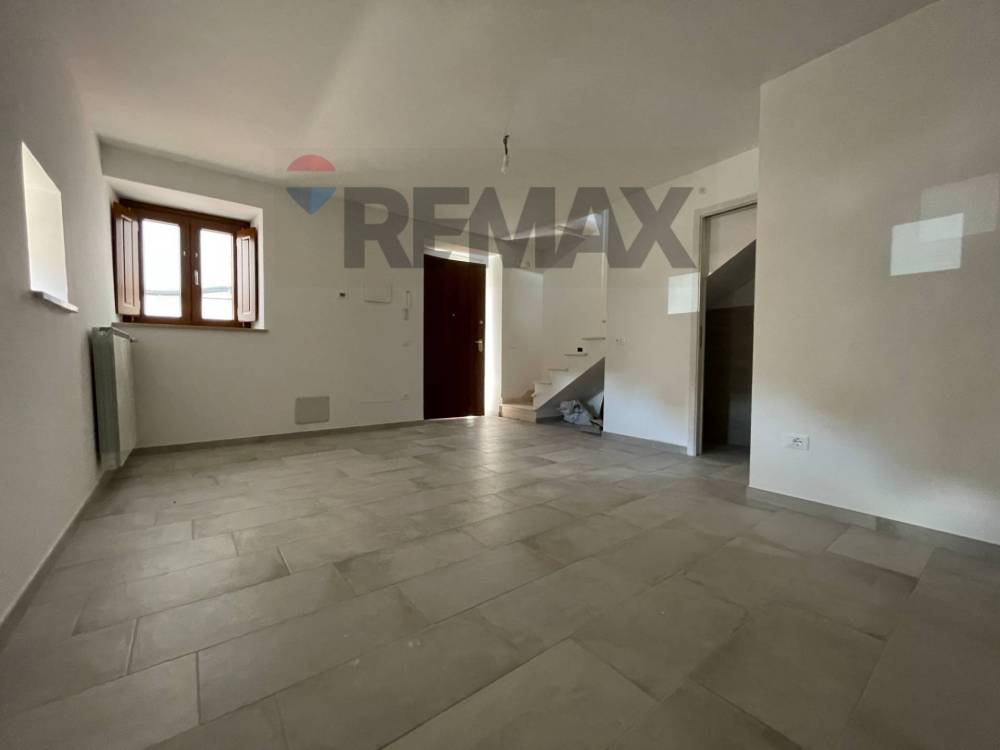casa indipendente in vendita a L'Aquila in zona Centro Città