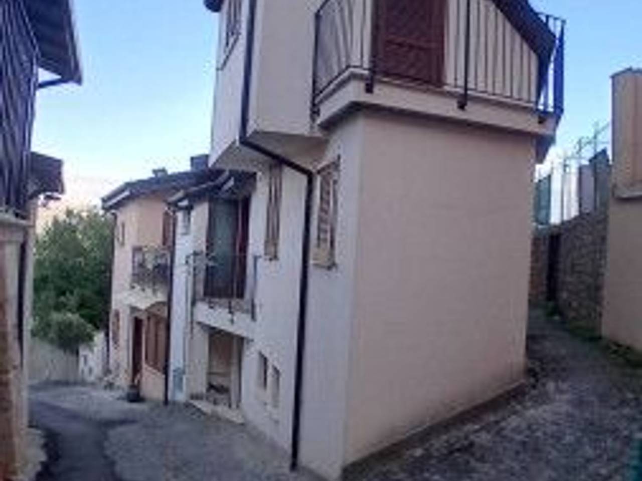 casa indipendente in vendita a L'Aquila in zona Monticchio/frazione Bagno