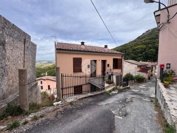 appartamento in vendita a L'Aquila in zona Monticchio/frazione Bagno