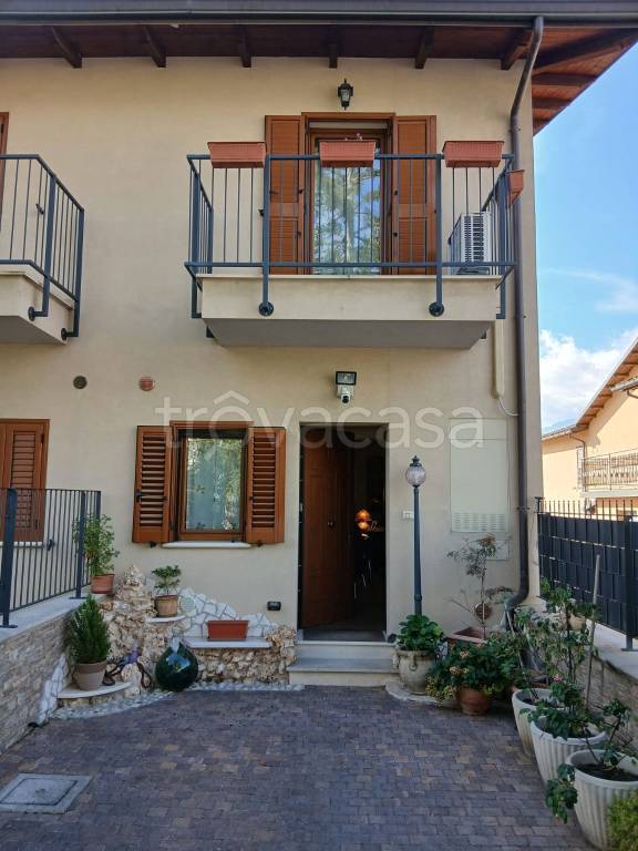 casa indipendente in vendita a L'Aquila in zona Onna