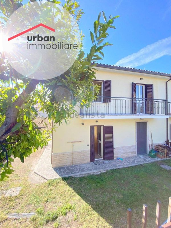 casa indipendente in vendita a L'Aquila in zona Arischia