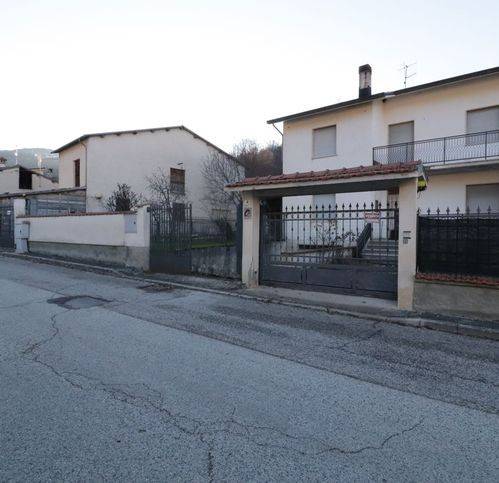 casa indipendente in vendita a Lecce nei Marsi