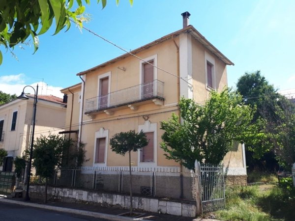 casa indipendente in vendita a Lecce nei Marsi
