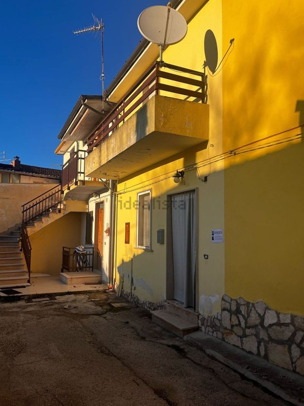 casa indipendente in vendita a Lecce nei Marsi