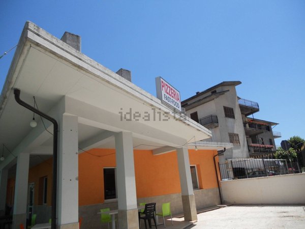 locale commerciale in vendita a Luco dei Marsi