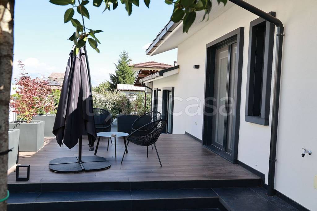 casa indipendente in vendita a Luco dei Marsi
