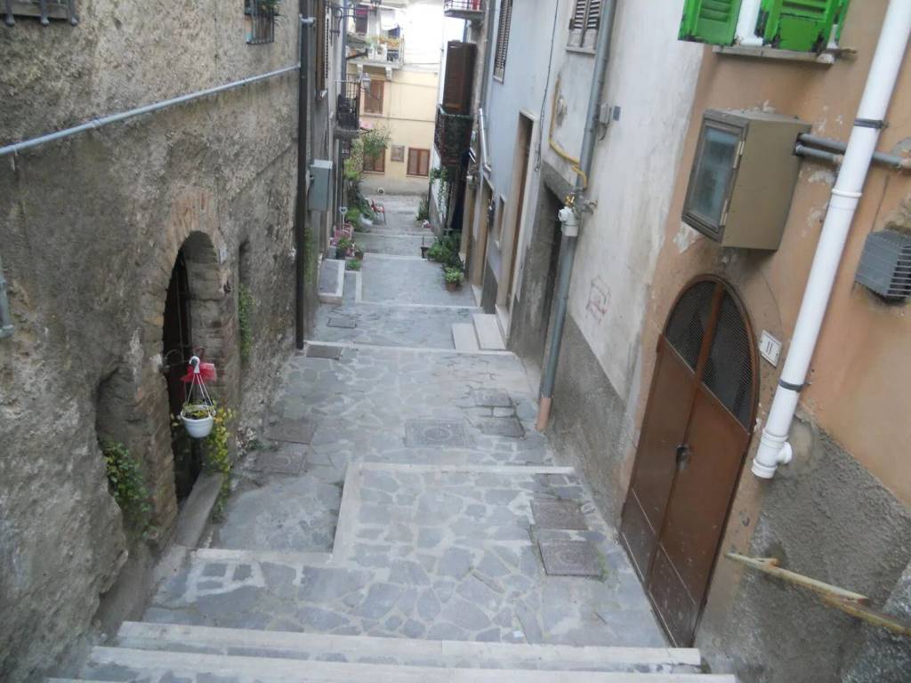 casa indipendente in vendita a Luco dei Marsi