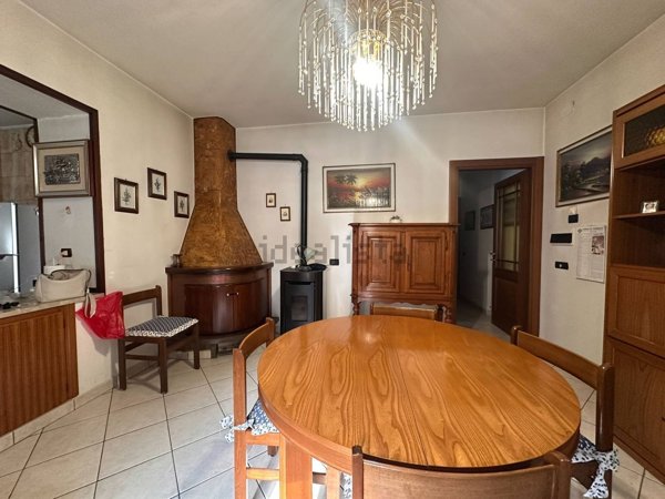 casa indipendente in vendita a Luco dei Marsi