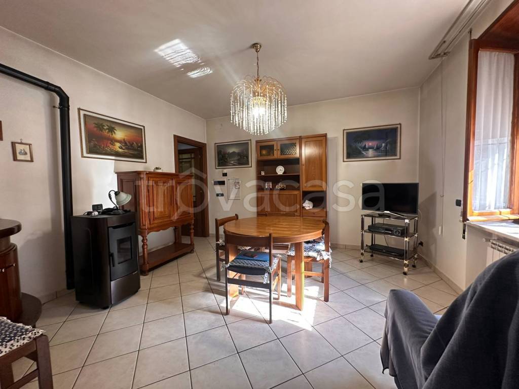 casa indipendente in vendita a Luco dei Marsi