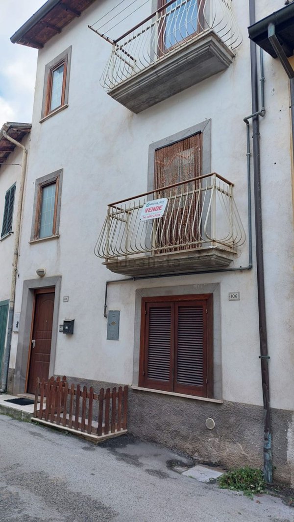 casa indipendente in vendita a Luco dei Marsi