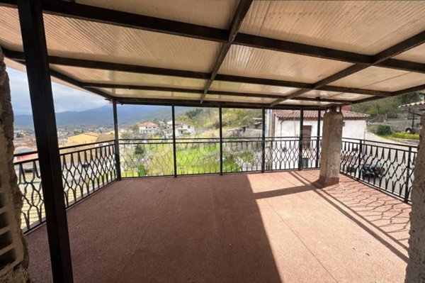 casa indipendente in vendita a Luco dei Marsi