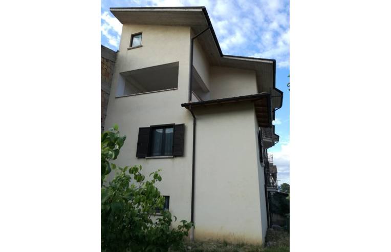 casa indipendente in vendita a Luco dei Marsi