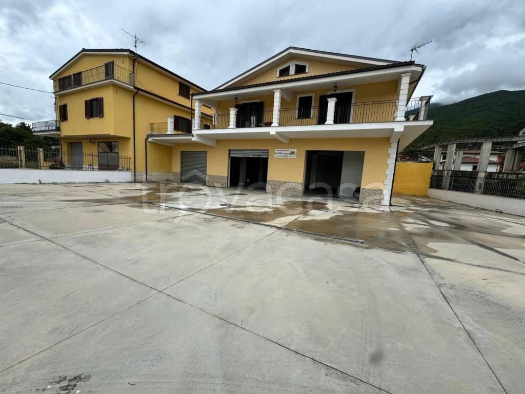 appartamento in vendita a Luco dei Marsi in zona Petogna