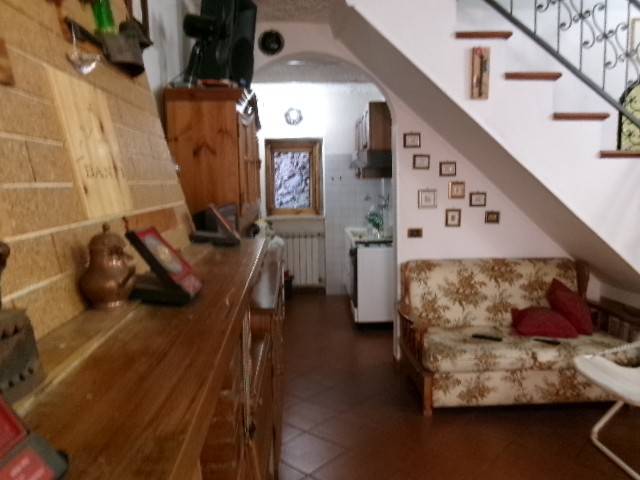 casa indipendente in vendita a Luco dei Marsi