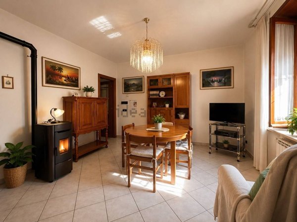 casa indipendente in vendita a Luco dei Marsi