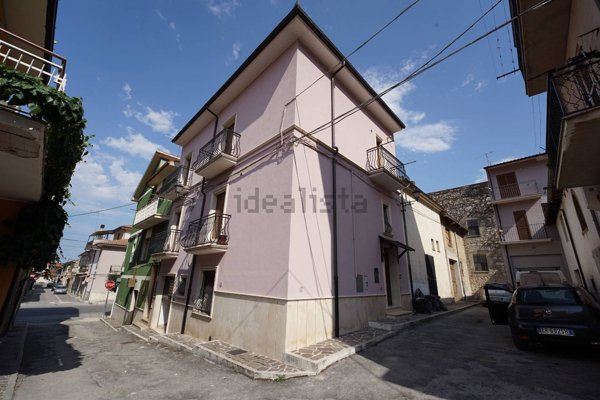 casa indipendente in vendita a Luco dei Marsi