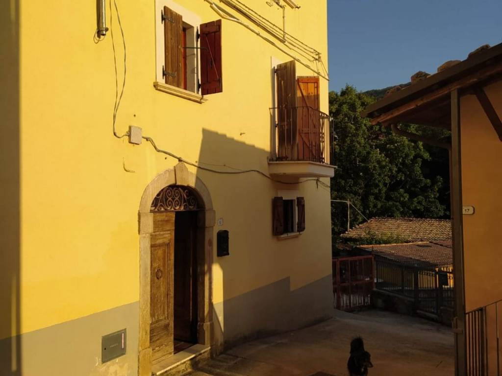 appartamento in vendita a Lucoli in zona Casamaina
