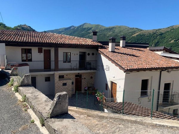 appartamento in vendita a Lucoli in zona Spogna