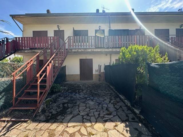 casa indipendente in vendita a Lucoli in zona Casamaina