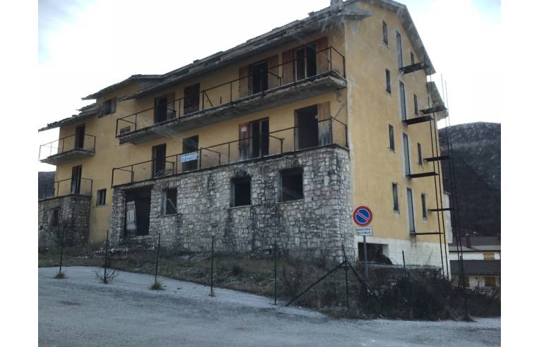 negozio in vendita a Lucoli in zona Casamaina