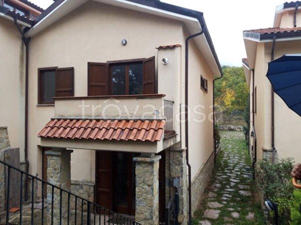 casa indipendente in vendita a Lucoli