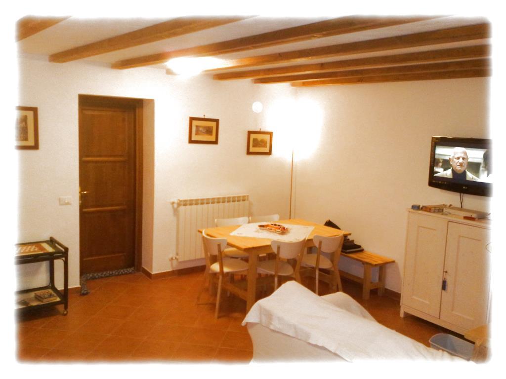 casa indipendente in vendita a Lucoli in zona Casamaina