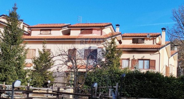 casa indipendente in vendita a Lucoli in zona Casamaina