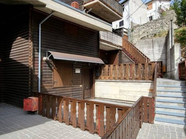 intera palazzina in vendita a Lucoli in zona Casamaina