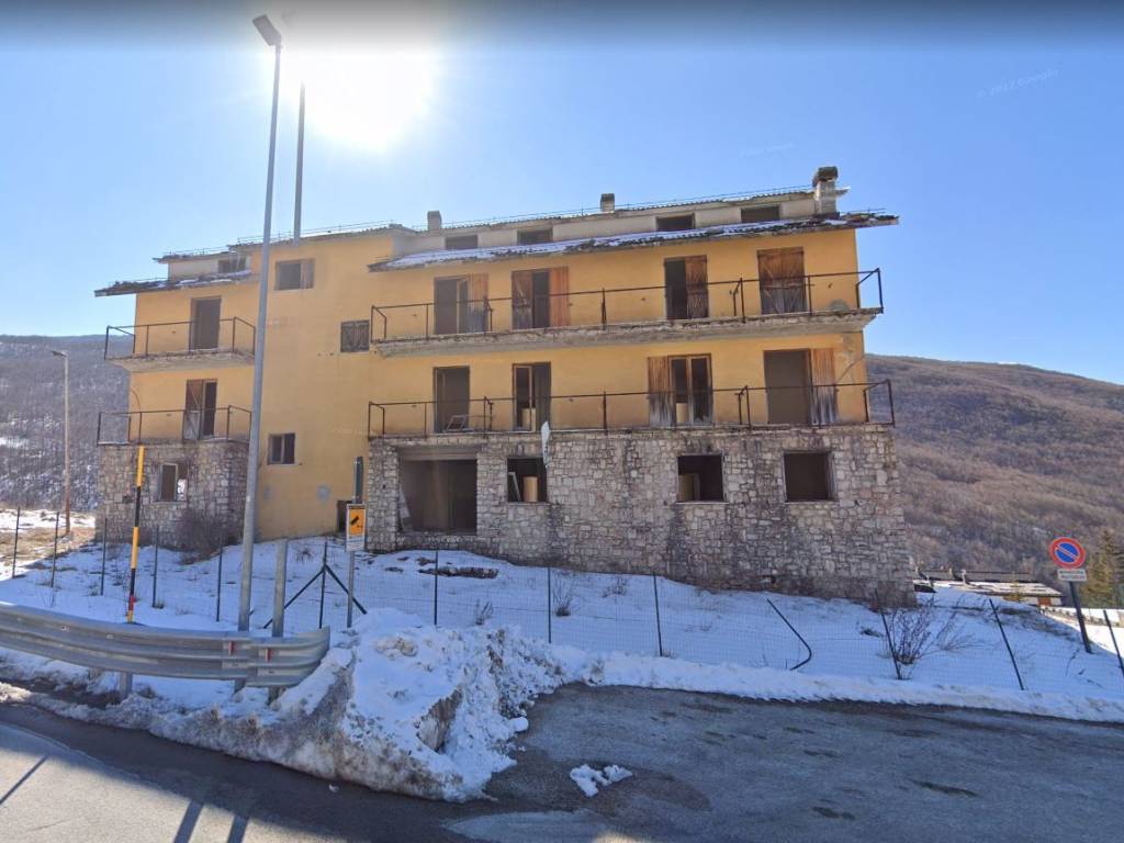 intera palazzina in vendita a Lucoli in zona Casamaina