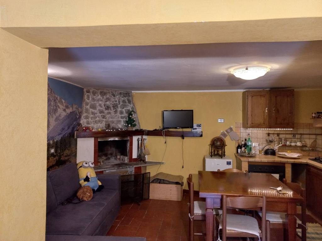 appartamento in vendita a Lucoli in zona Collimento