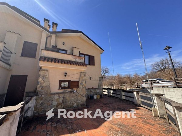 appartamento in vendita a Lucoli in zona Casamaina