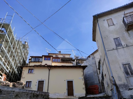 appartamento in vendita a Lucoli in zona Collimento