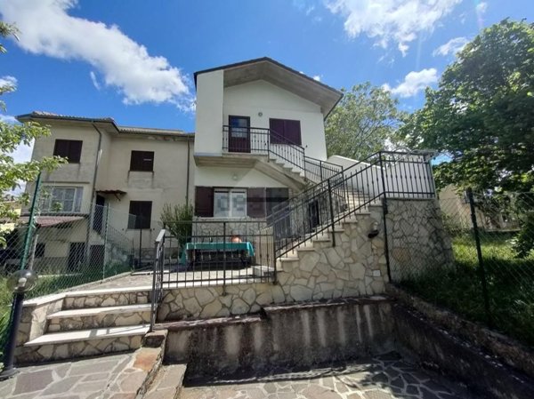 casa indipendente in vendita a Lucoli in zona Sant'Andrea