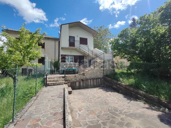 casa indipendente in vendita a Lucoli in zona Sant'Andrea