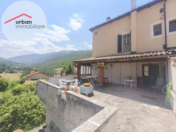 casa indipendente in vendita a Lucoli in zona Collimento