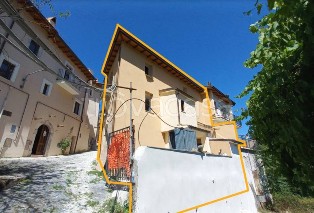 casa indipendente in vendita a Lucoli in zona Prata