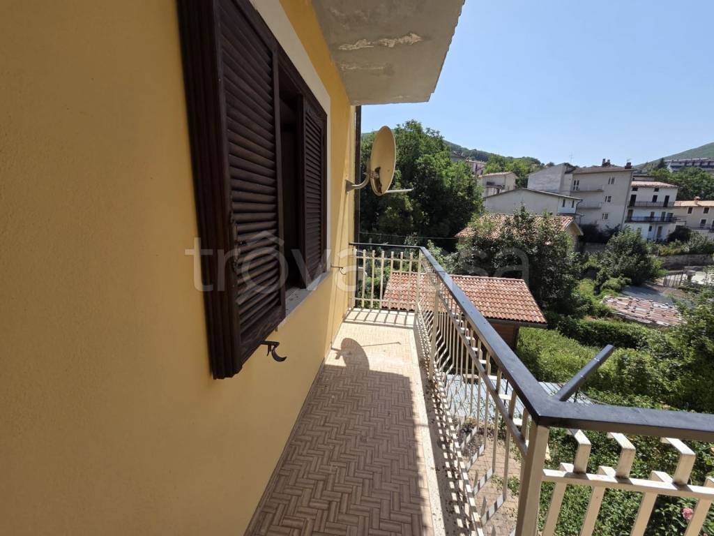 casa indipendente in vendita a Lucoli in zona Casamaina