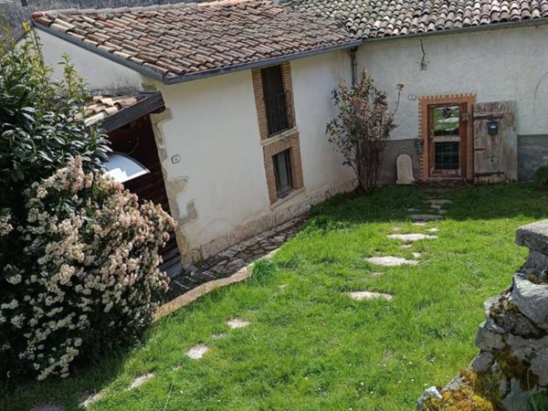 casa indipendente in vendita a Lucoli
