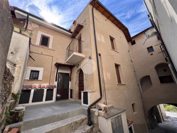 appartamento in vendita a Lucoli in zona Spogna