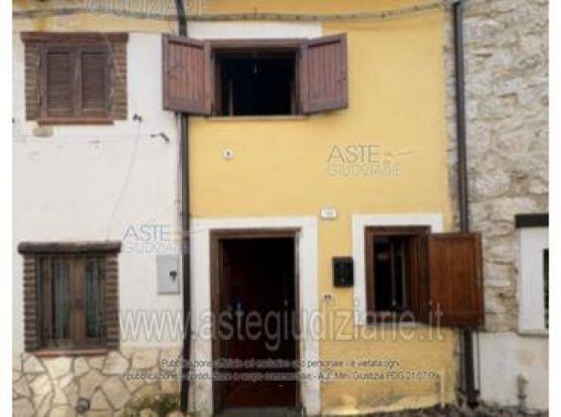 appartamento in vendita a Lucoli in zona Casamaina