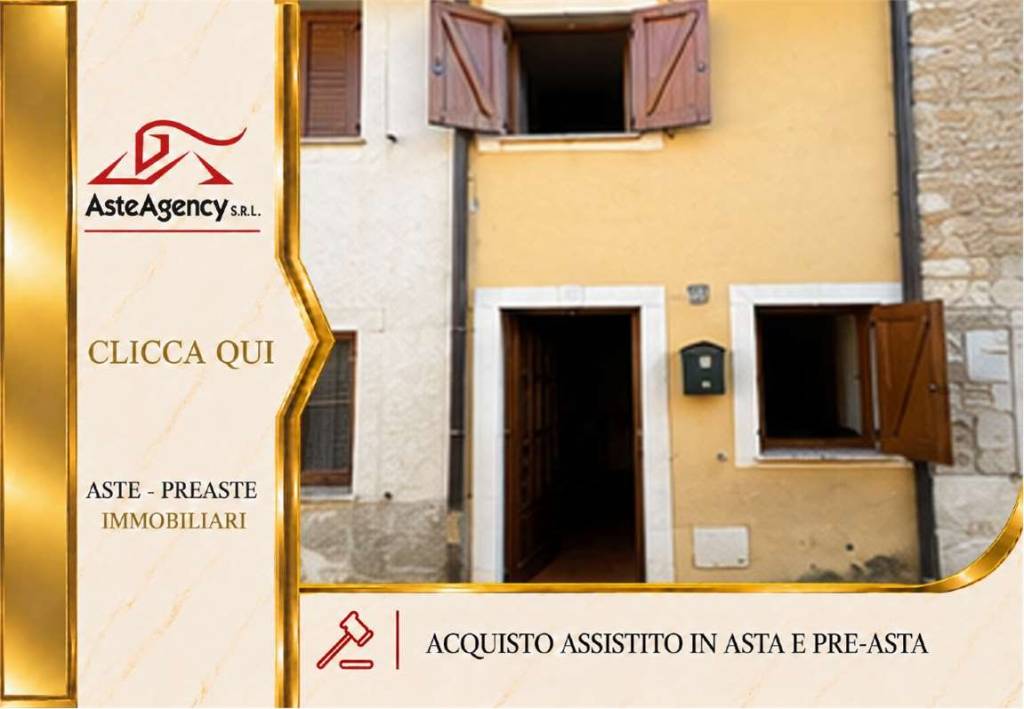 casa indipendente in vendita a Lucoli in zona Casamaina