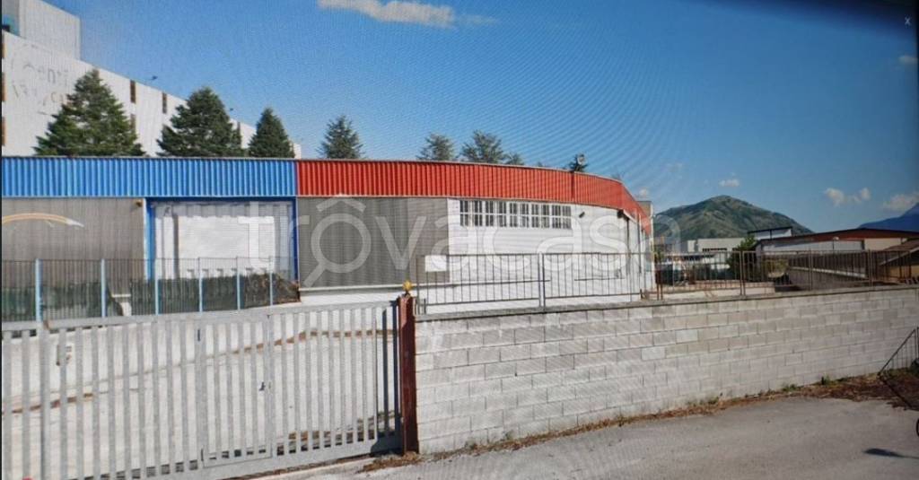 locale commerciale in vendita a Magliano de' Marsi