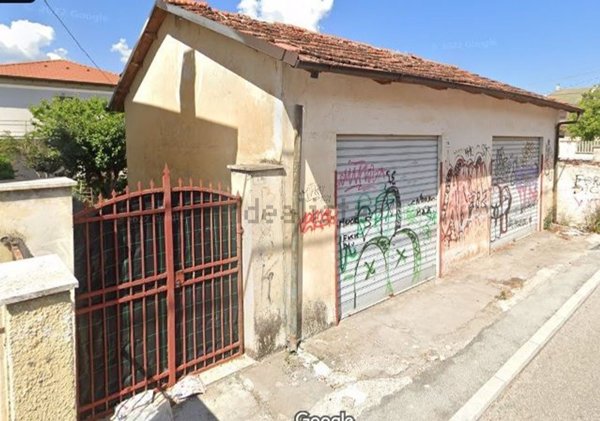 casa indipendente in vendita a Magliano de' Marsi