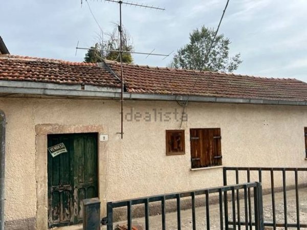 casa indipendente in vendita a Magliano de' Marsi