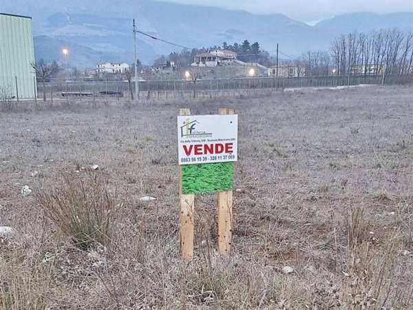 terreno edificabile in vendita a Magliano de' Marsi