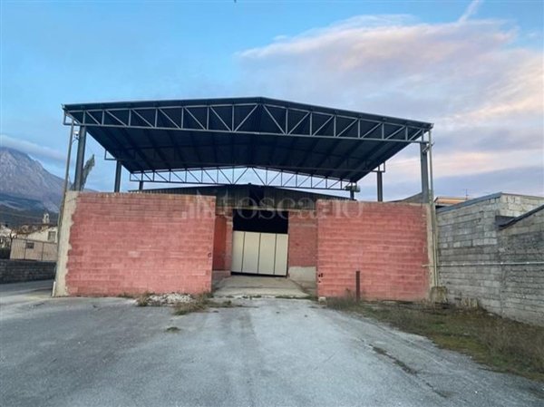 capannone in vendita a Magliano de' Marsi