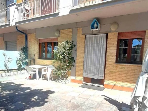 casa indipendente in vendita a Magliano de' Marsi
