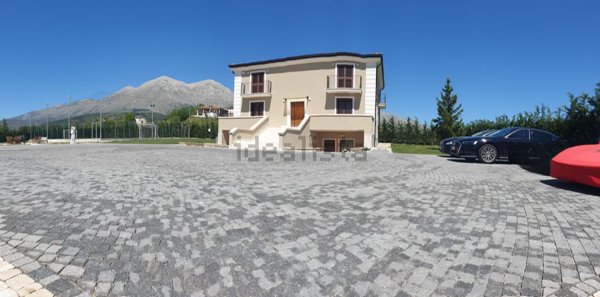 casa indipendente in vendita a Magliano de' Marsi