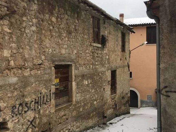 casale in vendita a Magliano de' Marsi